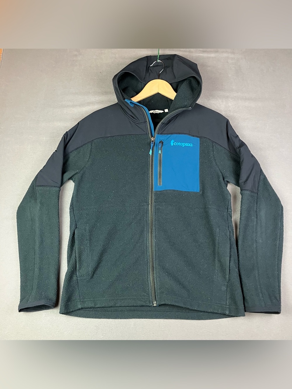Cotopaxi Women’s Size M Abrazo Full Zip Hooded Fleece Jacket Black Blue. In used